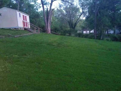 Lawn care service in Kansas City, 64134