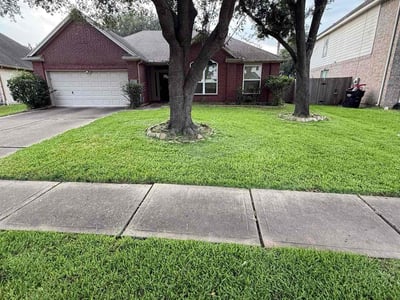 Lawn care service in Katy, 77449