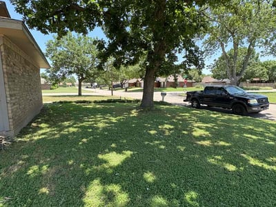 Lawn care service in Waco, 76712
