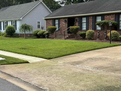 Lawn care service in Chesapeake, 23322