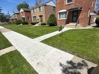 Lawn care service in Bellwood, 60104