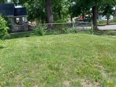 Lawn care service in Kansas City, 64132