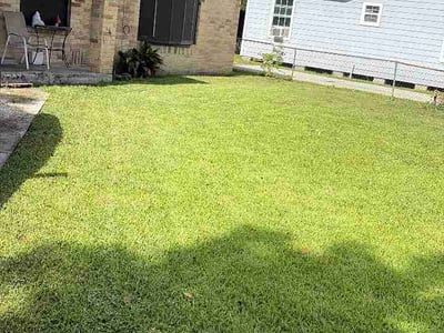 Lawn care service in Houston, 77028