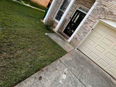 Lawn care service in Stone Mountain, 30088