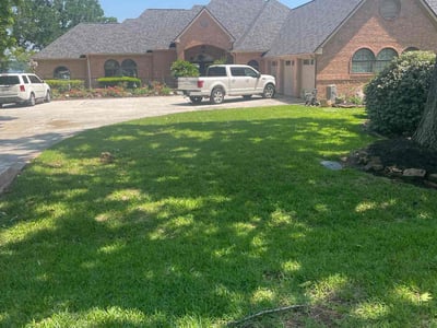 Lawn care service in Willis, 77318