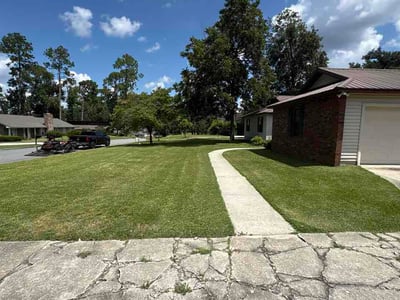Lawn care service in Valdosta, 31602