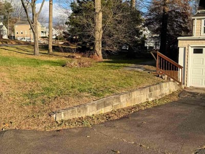 Lawn care service in Hamden, 06514