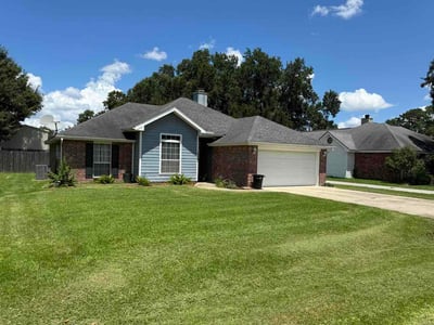 Lawn care service in Youngsville, 70592