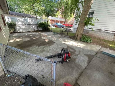Lawn care service in Newark, 07106