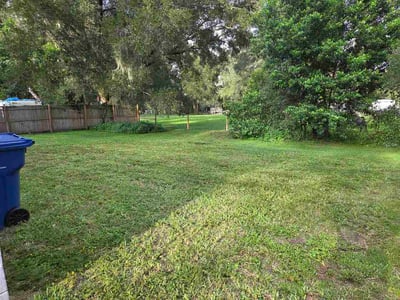 Lawn care service in Dade City, 33523
