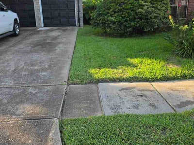 Lawn care service in Missouri City, 77489