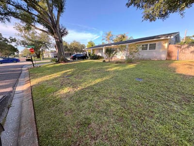 Lawn care service in Tampa, 33611