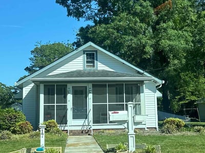 Lawn care service in Portsmouth, 23701