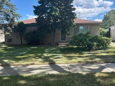 Lawn care service in Sterling Heights, 48312
