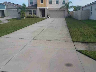 Lawn care service in Lakeland, 33811