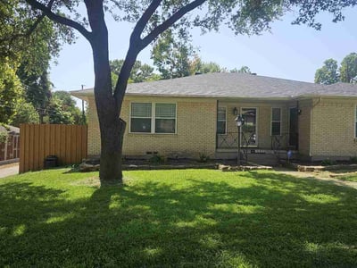 Lawn care service in Dallas, 75218