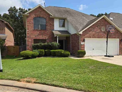 Lawn care service in Conroe, 77304