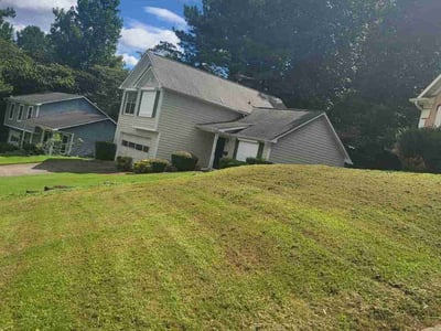 Lawn care service in Stone Mountain, 30083