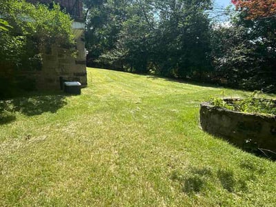 Lawn care service in Pittsburgh, 15214