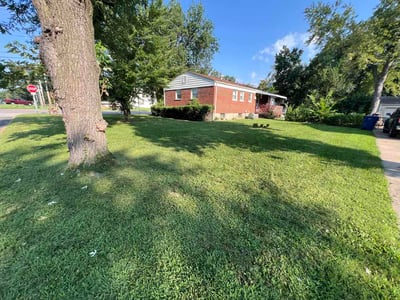 Lawn care service in Florissant, 63031
