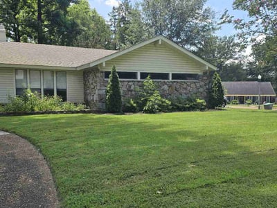 Lawn care service in Memphis, 38016