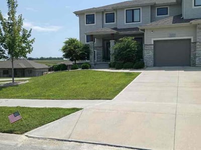 Lawn care service in Papillion, 68046