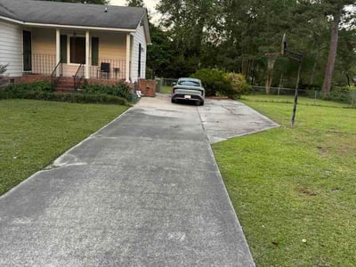 Lawn care service in Columbia, 29223