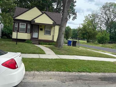 Lawn care service in Detroit, 48235