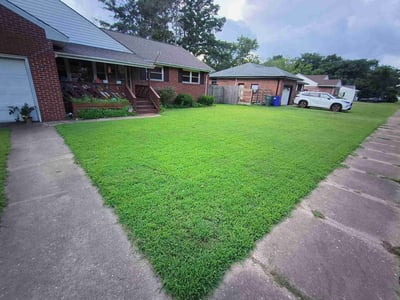 Lawn care service in Norfolk, 23503