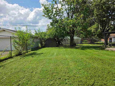 Lawn care service in Louisville, 40228