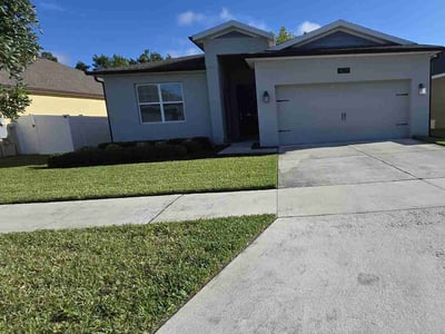 Lawn care service in Kissimmee, 34746