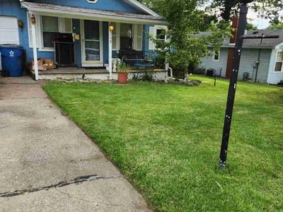 Lawn care service in Alton, 62002