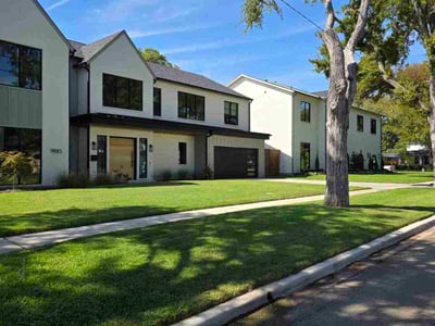 Lawn care service in Dallas, 75220