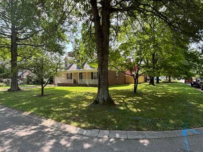 Lawn care service in Franklin, 37064