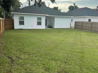 Lawn care service in Panama City, 32405