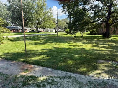 Lawn care service in Anderson, 46011