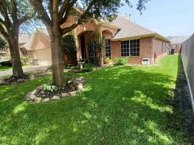 Lawn care service in Katy, 77493