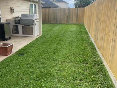 Lawn care service in Conroe, 77385