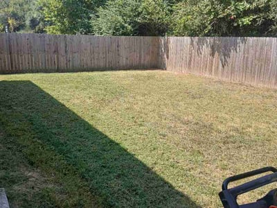 Lawn care service in Fayetteville, 72704