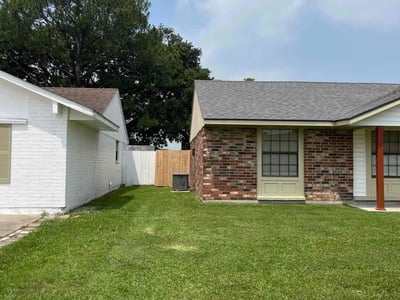Lawn care service in Lafayette, 70506