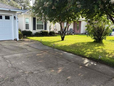 Lawn care service in Mary Esther, 32569