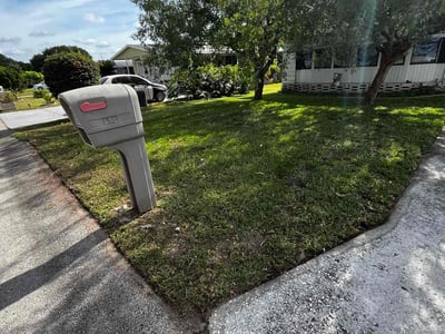 Lawn care service in Lakeland, 33801