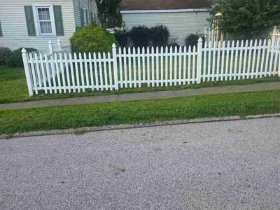 Lawn care service in Weirton, 26062