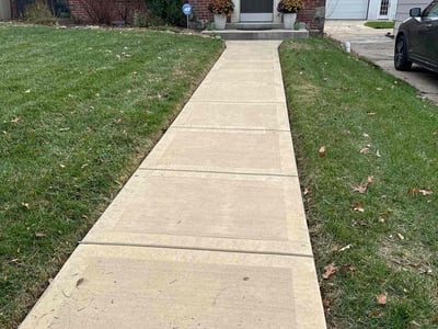Lawn care service in Kansas City, 64114