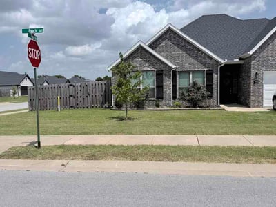 Lawn care service in Centerton, 72719