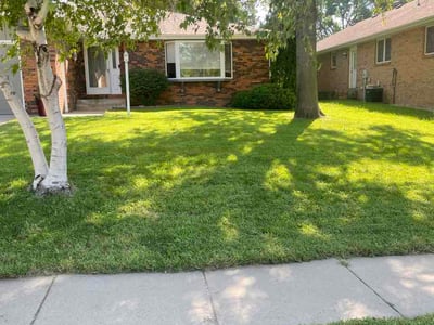 Lawn care service in Lincoln, 68502