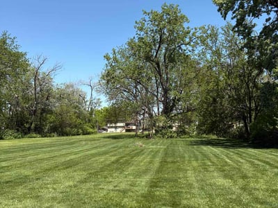 Lawn care service in Markham, 60428