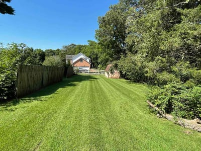 Lawn care service in Powell, 37849
