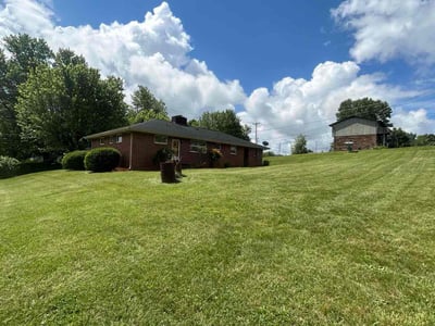 Lawn care service in Kingsport, 37660