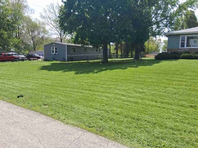 Lawn care service in Rockford, 61101